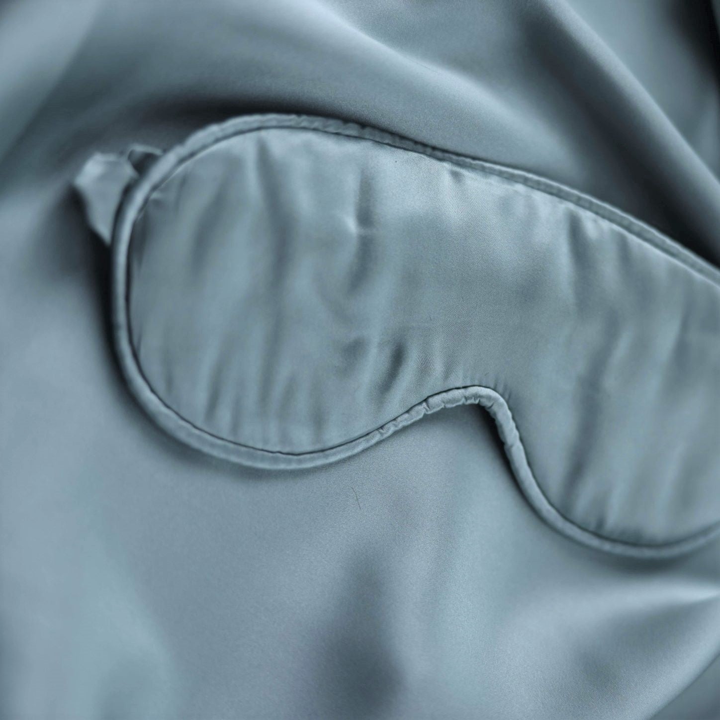 Le masque de sommeil en soie Cloud Nine *NON TOXIQUE*