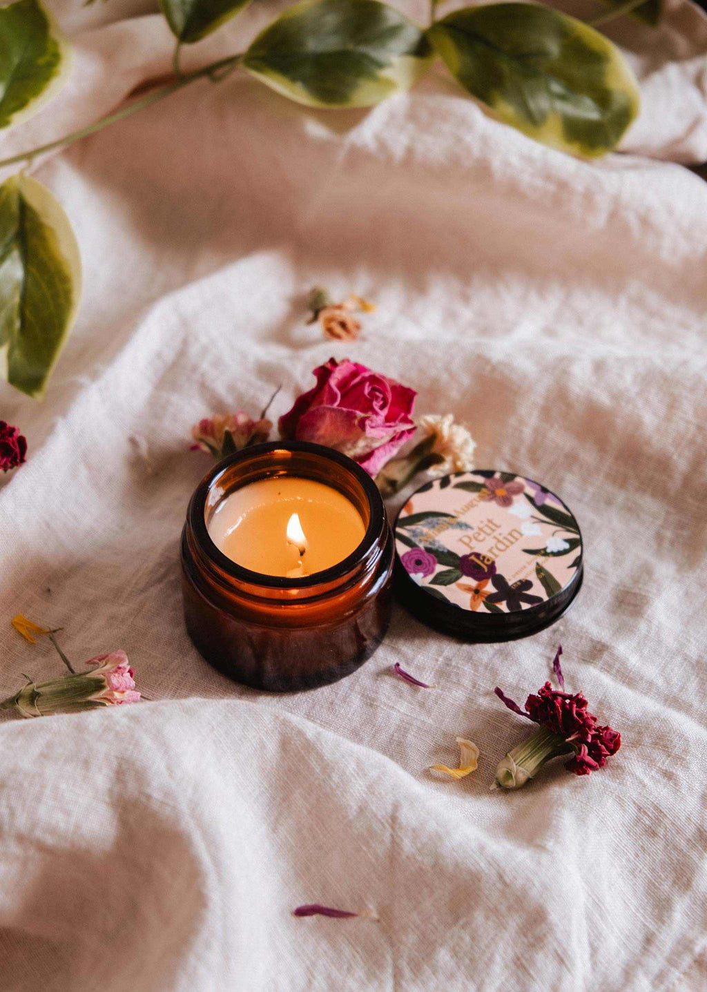 Petit Jardin Soy Candle – Bergamot, Citrus & Lily 2 oz | Mimi & August