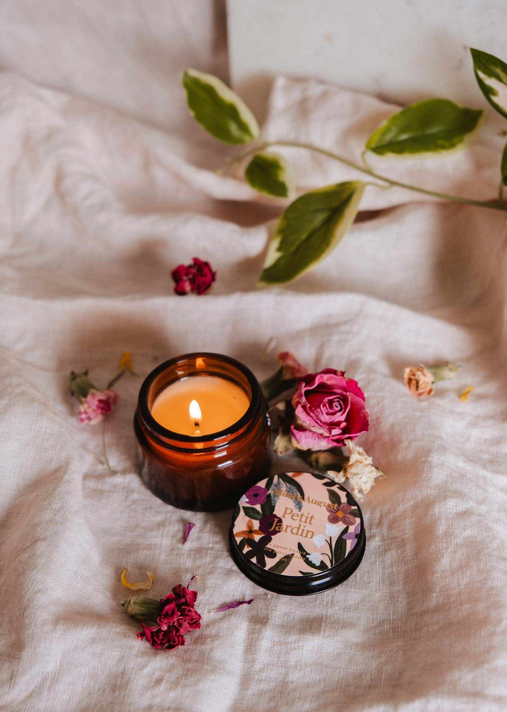 Petit Jardin Soy Candle – Bergamot, Citrus & Lily 2 oz | Mimi & August