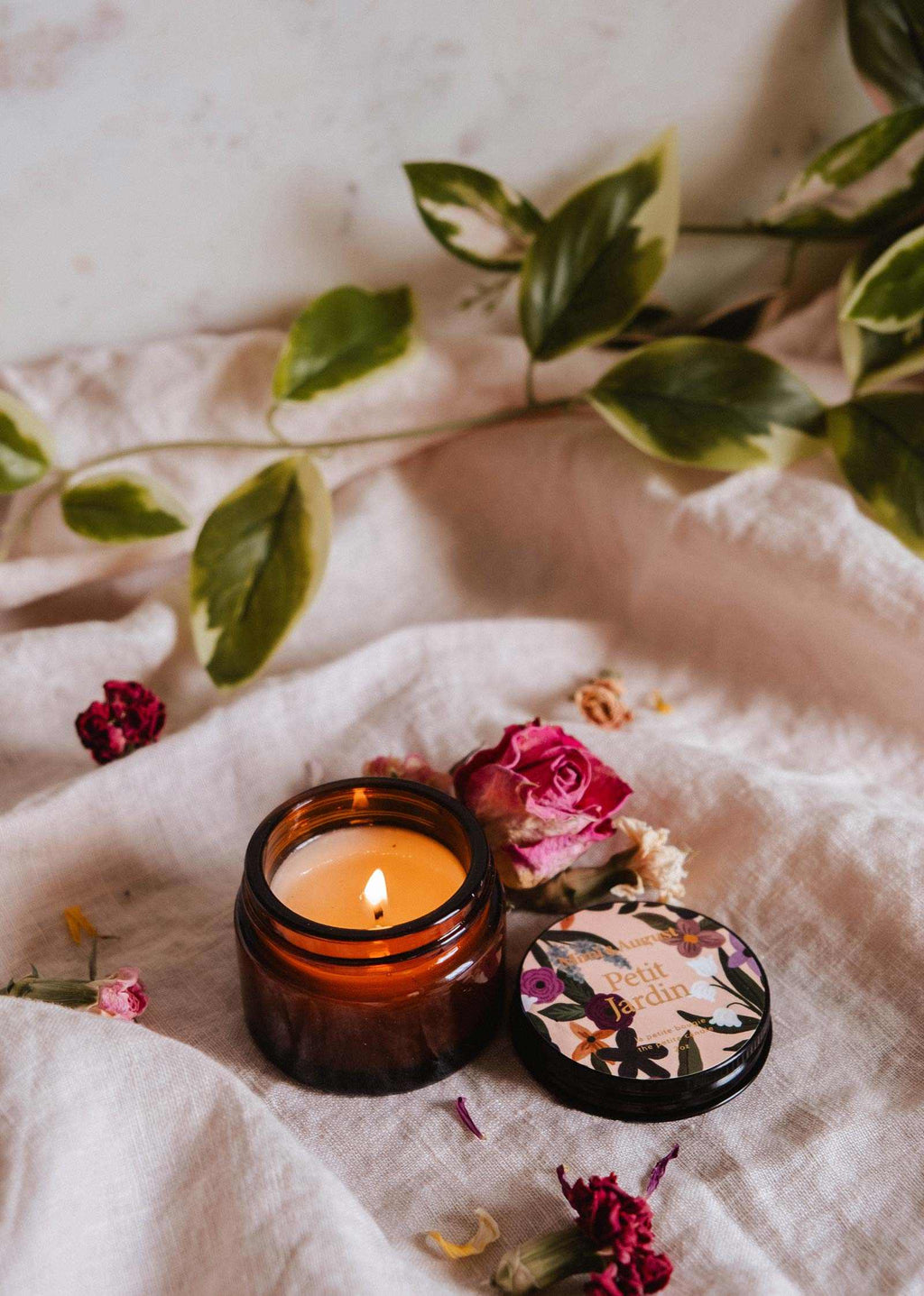 Petit Jardin Soy Candle – Bergamot, Citrus & Lily 2 oz | Mimi & August