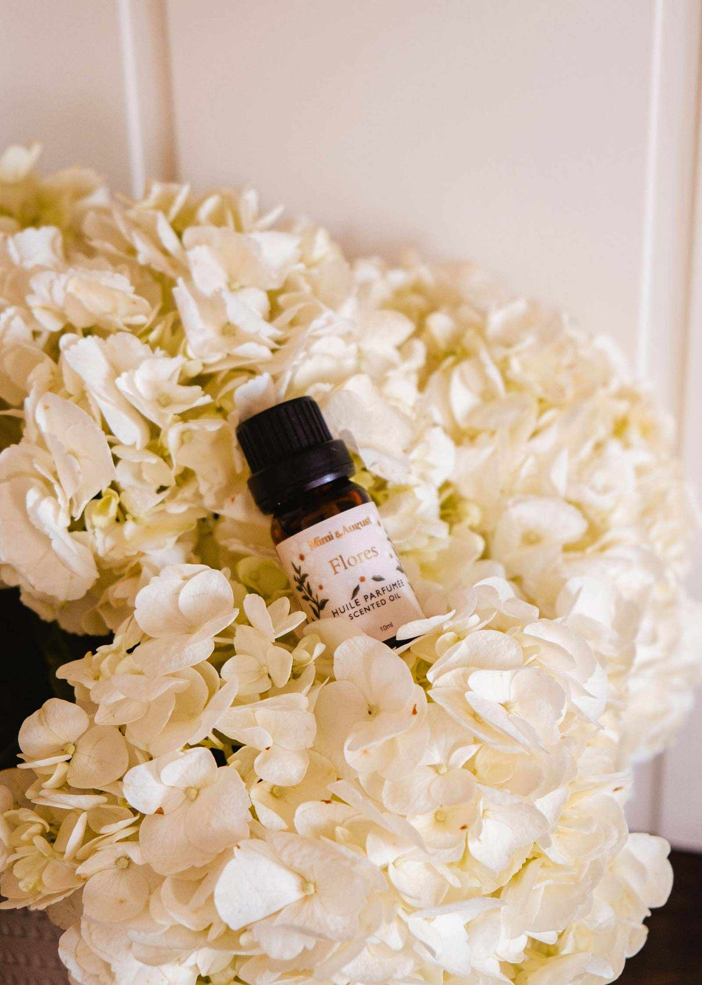 Flores Scented Oil – Jasmine, Lily & Mint Diffuser Oil | Mimi & August